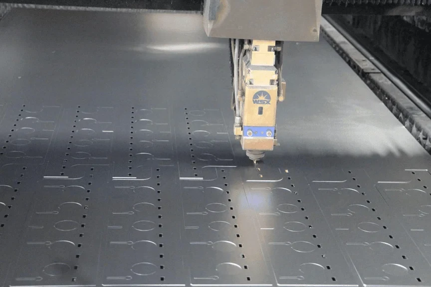 Fiber laser cutting sheet metal profiles in the SAMSHION workshop