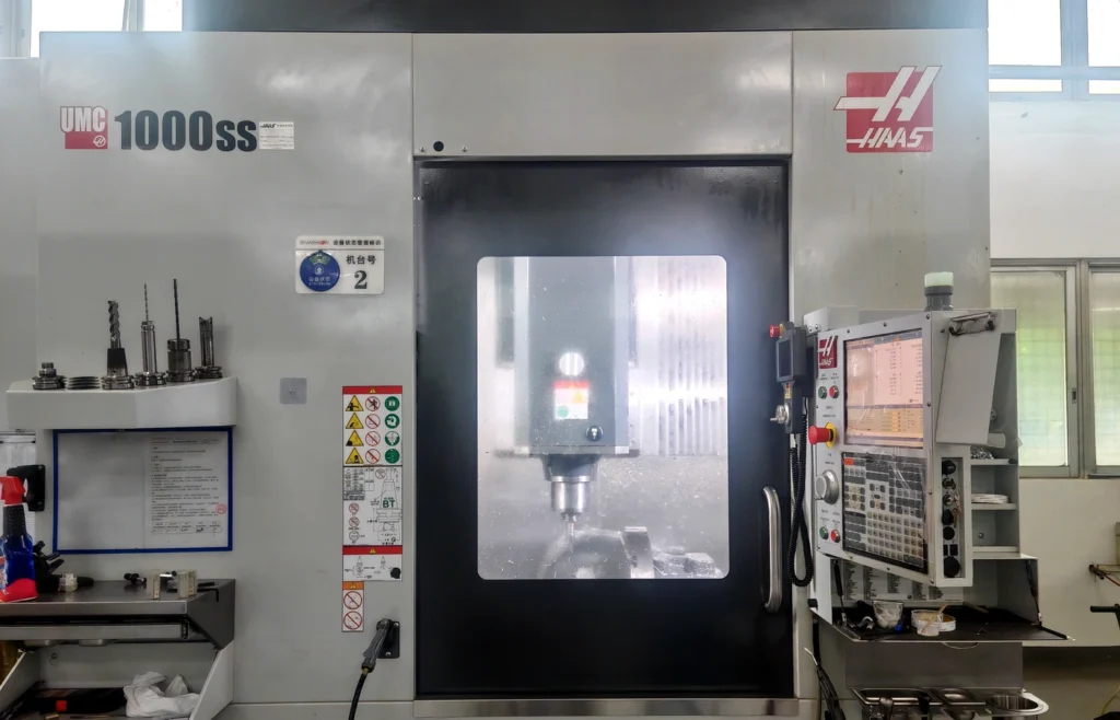 Haas UMC-1000SS five-axis machining center in the Samshion workshop