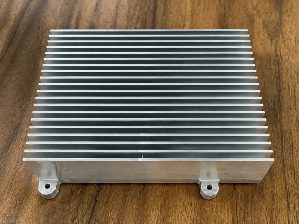 Straight-fin aluminum heat sink with machined mounting holes