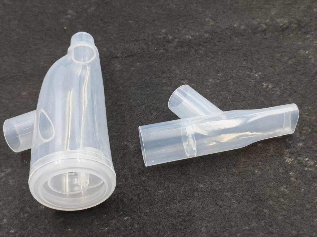 Two translucent PP components for medical applications with tubular openings and branch connections
