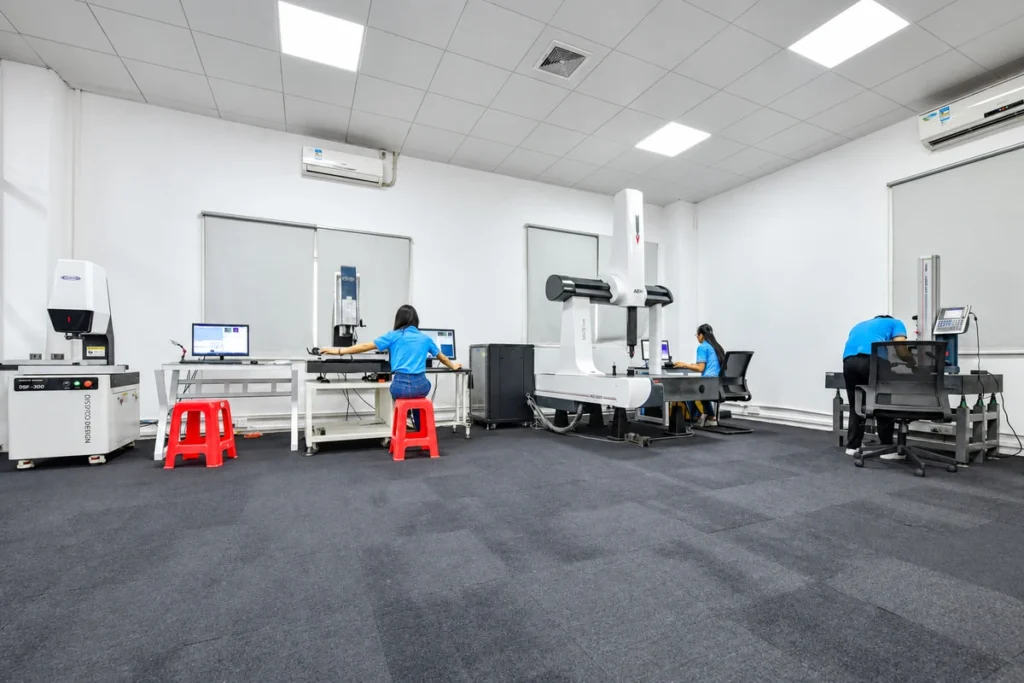 SAMSHION inspection room with a CMM and other measurement workstations